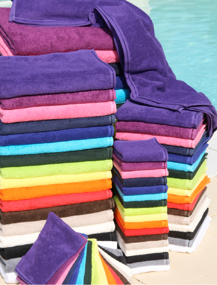 006.50 AR037 A&R is adding true colour to the towel and bathrobes market