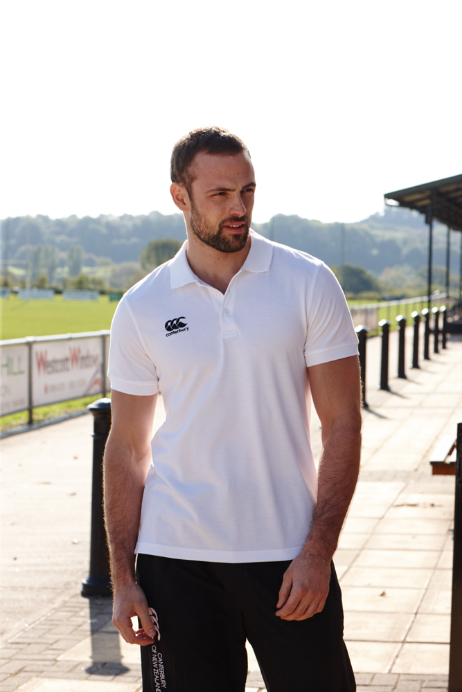 93Q0513 Several new styles on offer for 2016