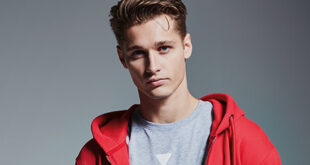 AM002 Red 03 e1634117190532 Perfect style for print