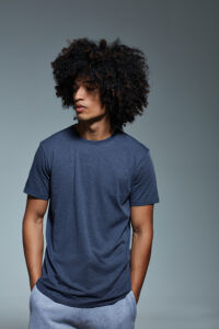 AM010 NAVYMARL 02 A trendy retail fashion fit tee