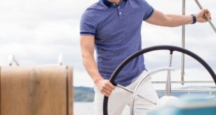 H151 BLUE WHITE 17 01 At the forefront of any collection