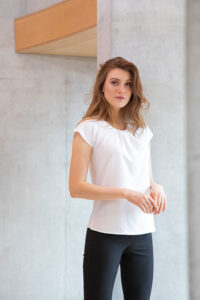 H597 WHITE 20 01 Feminine workwear touches