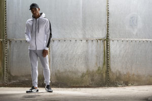 JH066 ARCTIC WHITE JET BLACK 6 On-trend for the gym
