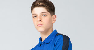 LV382 ROYALNAVY 21 01 e1634891075304 Contemporary and sleek styling for schools