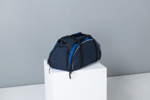 LV986 NAVYROYALWHITE 20 01 The ultimate team holdall