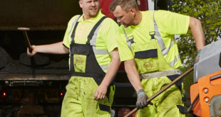 MASCOT®WORKWEAR Logo print on hi vis e1527691100882 Enhance your corporate look with a logo