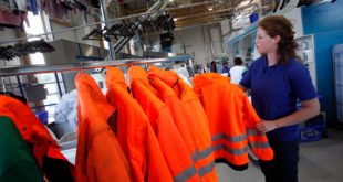 Merz 0631 ret New processes for cleaning high-visibility clothing