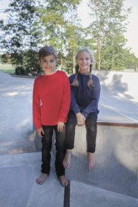 O33001 Kids Sweatshirt RedNavy Sustainability for schools