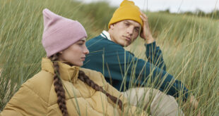 Pi 1 Beechfield B40R Dusky Pink Mustard Lifestyle 2 Classic silhouettes and fashion-forward styles