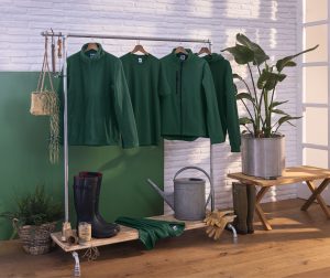 Pic Russell 06 bottle green Garten 0605 Russell Europe launches True Team Colours campaign