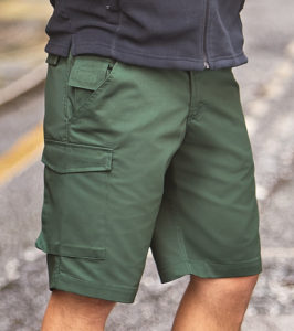 R 002M PR 39L A competitive offering of shorts and trousers