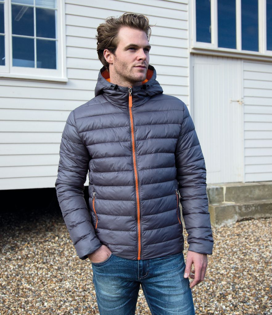 R194M grey orange lifestyle 1 Great variations in style
