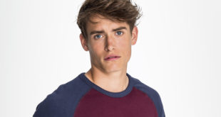 SANDRO MEN 01700 STD e1527678686176 Providing the collegewear your customers need