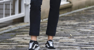 SD025 NAVY e1527678880383 Sleek styles and modern fitting chinos