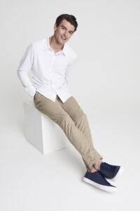 SD042 WHITE SD020 STONE 6 Formal meets casual comfort