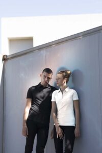 SF042 BLACK SK042 WHITE 20 02 A trendy option