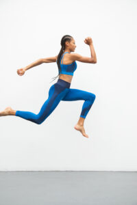 TL350 BRIGHTBLUENAVY TL351 BRIGHTBLUENAVY 20 04 Comfortable compression and on-trend styling