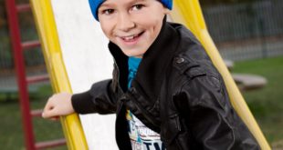 beechfield b456b sapphire blue white lifestyle Get ahead with cool kids’ hats