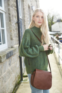 quadra qd885 tan lifestyle W5R6439 New bag boasts classic styling that every generation will love